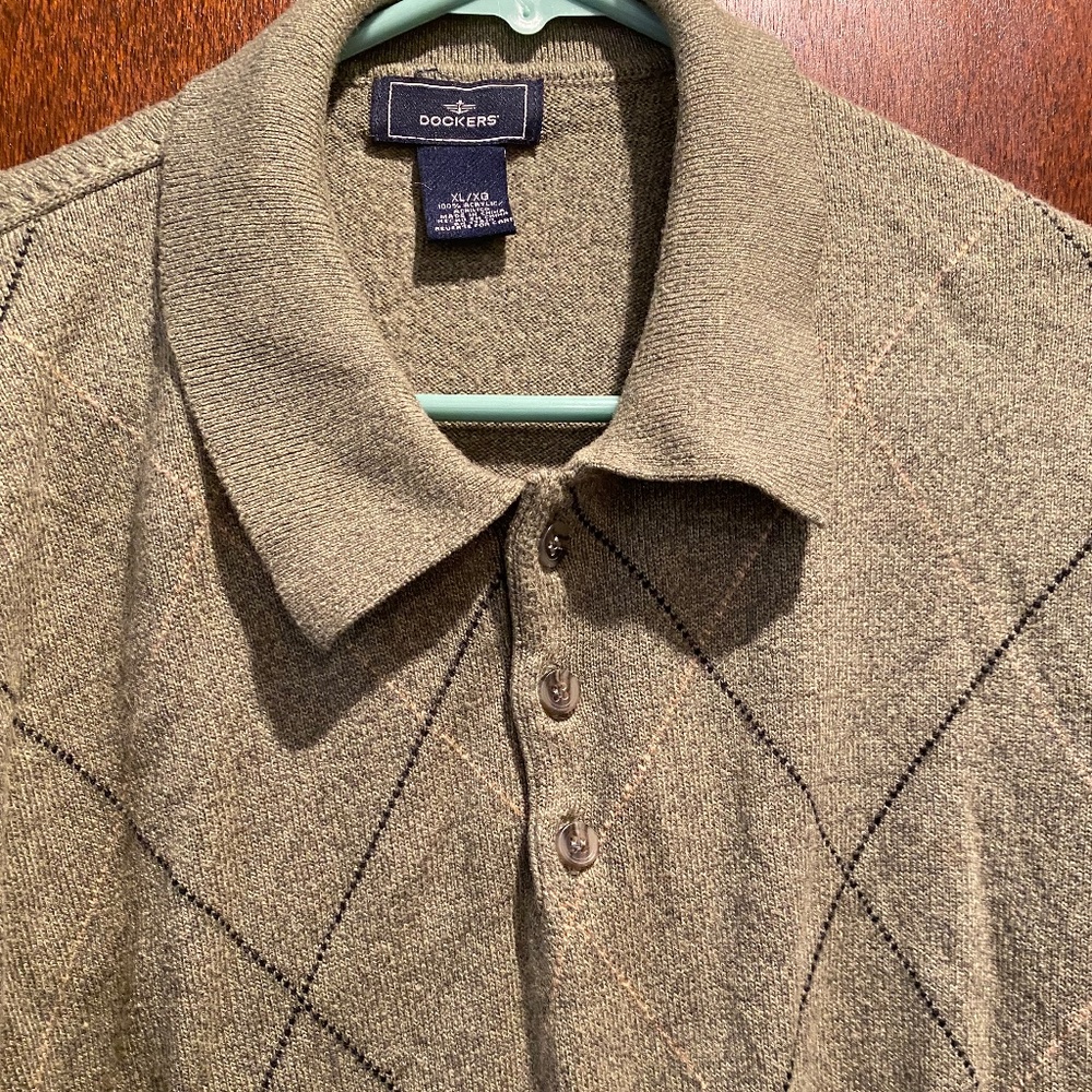 Men’s polo style sweater